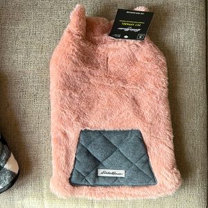 Eddie Bauer dog appears size Medium!